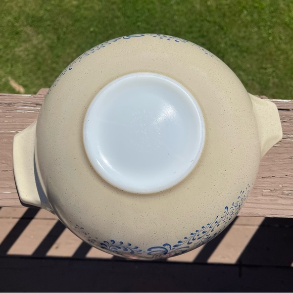 Vintage Pyrex Homestead 4 qt. Bowl - Picture 5 of 6